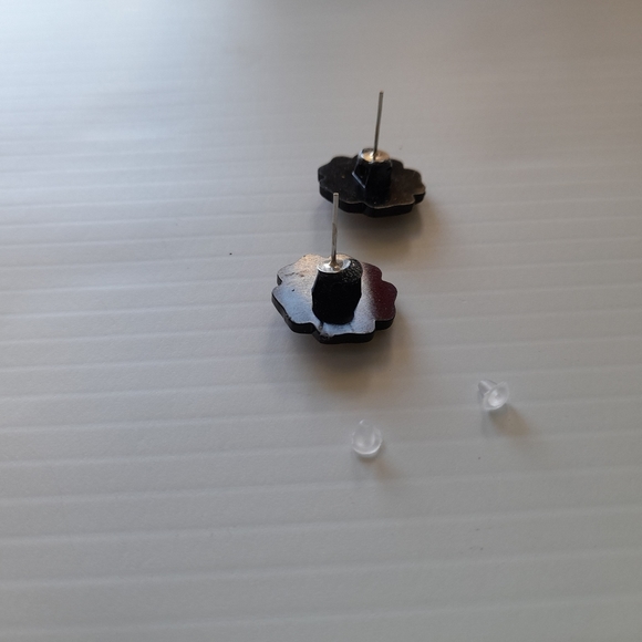 Daisy Flower Earring Stud - Picture 6 of 8